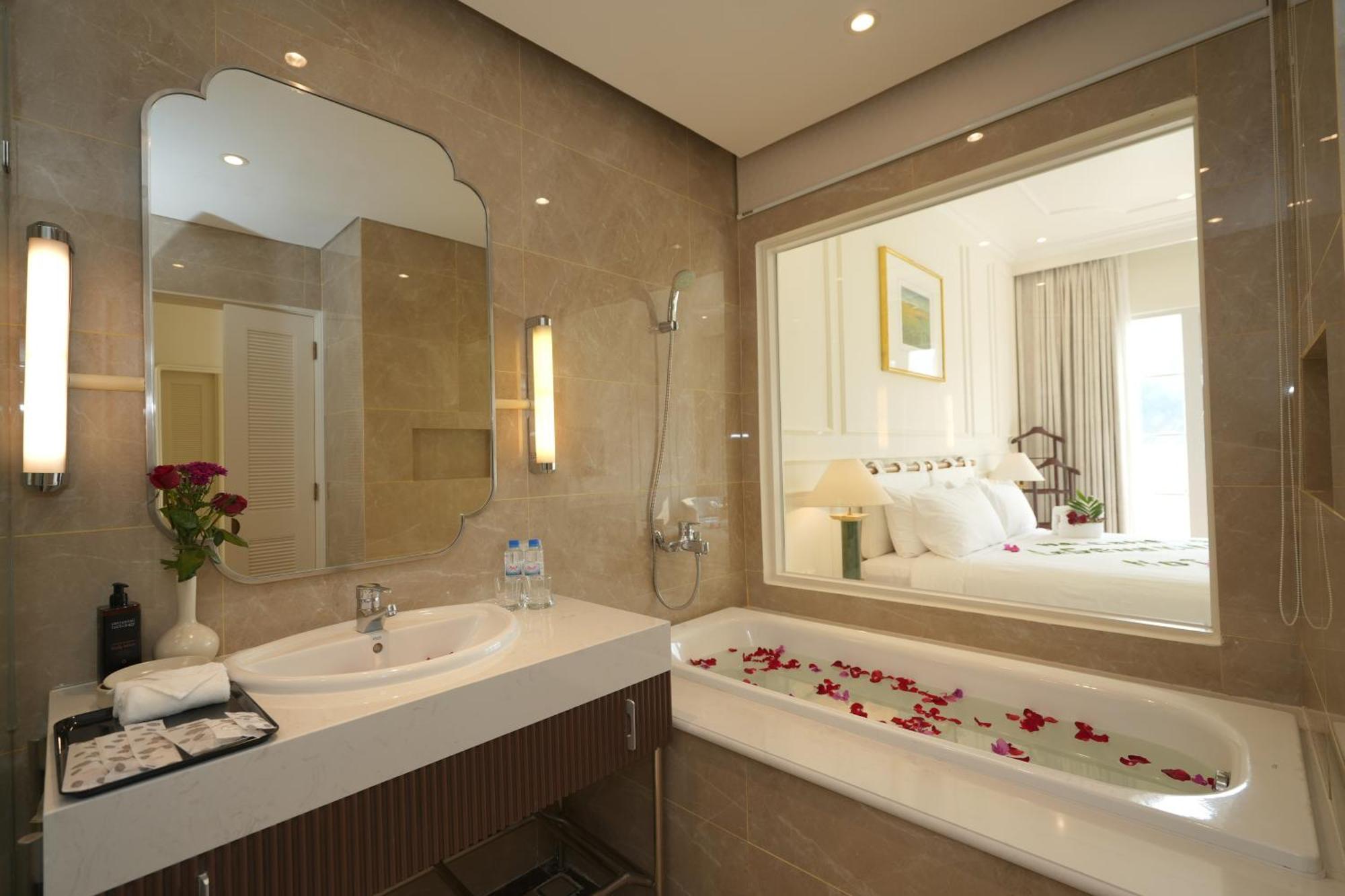 Legend Valley Hotel Ha Nam Phu Ly Exterior foto
